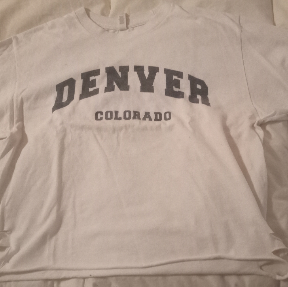 🍄3/$20🍄 🌟Denver Colorado crop top 🌟 - Picture 1 of 4